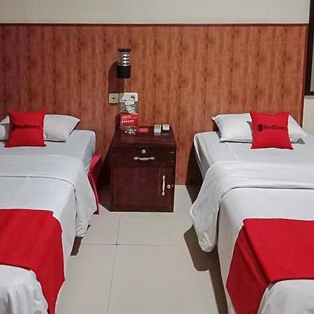 Reddoorz @ Sorong City Center Buitenkant foto