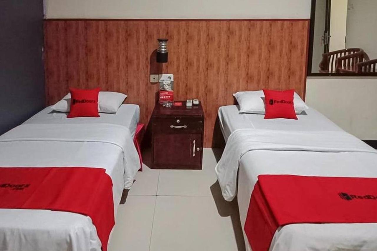 Reddoorz @ Sorong City Center Buitenkant foto